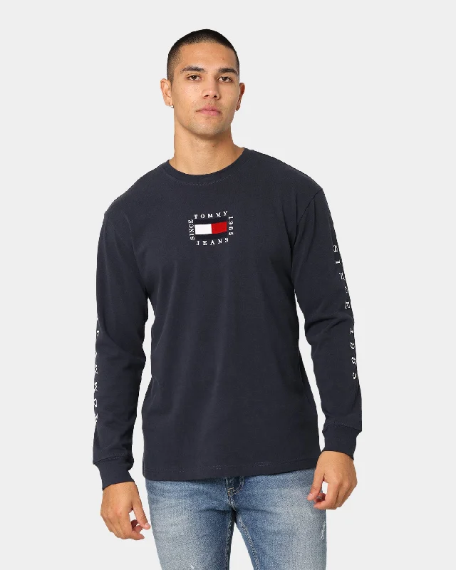 Tommy Jeans TJM Box Flag Long Sleeve T-Shirt Twilight Navy Elegant Dark-Wash Bootcut Jeans Tommy Jeans TJM Box Flag Long Sleeve T-Shirt Twilight Navy Elegant Dark-Wash Bootcut Jeans